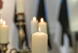 Küünlad Siim Kallase kaastunderaamatu juures